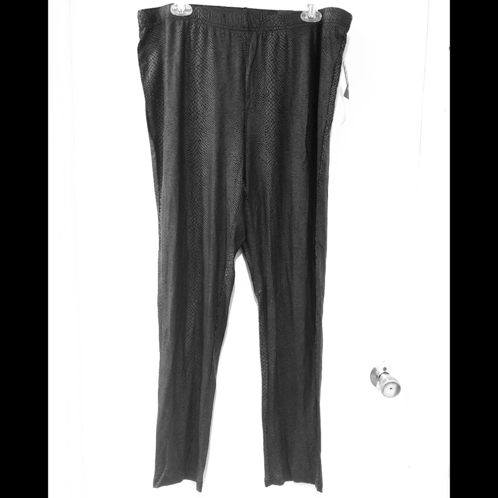 NWT Torrid 3x black textured *snake skin* leggings